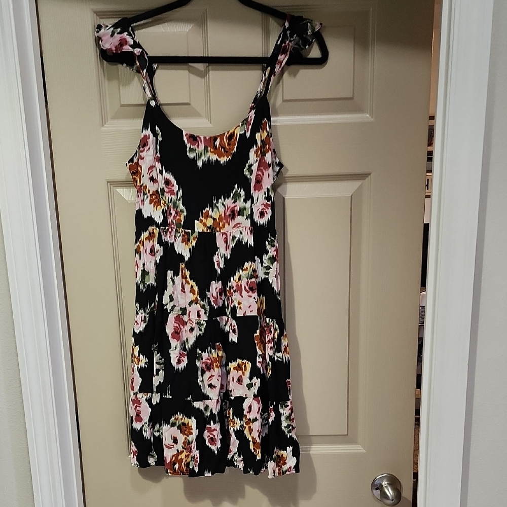 Xhilaration Black Floral Tank Top